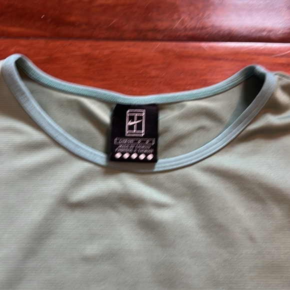 Women's NIKE TENNIS short sleeve DRI-FIT Shirt GREEN L 12-14 - Re-worked - Picture 3 of 8